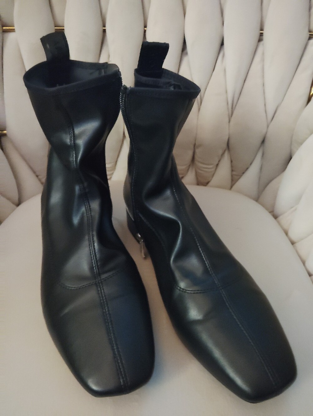 EUC DKNY VAIDER BLACK BOOTS